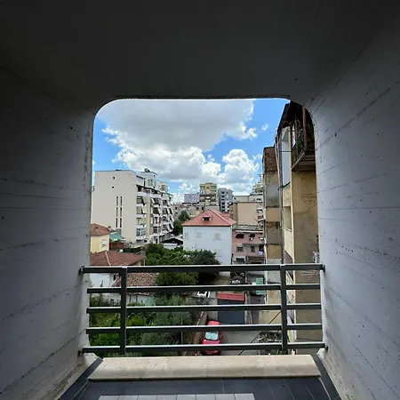 Diem Near Pazari I Ri * Tirana