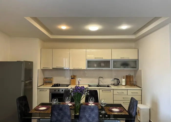 Diem Near Pazari I Ri Тирана