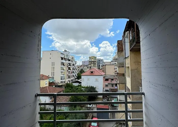 Diem Near Pazari I Ri * Тирана