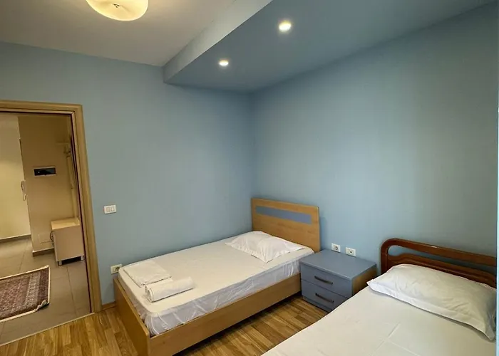 Diem Near Pazari I Ri Тирана