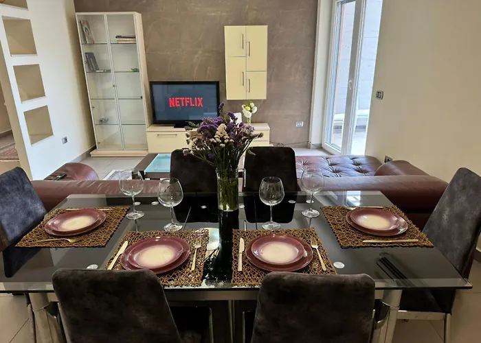 Diem Near Pazari I Ri * Тирана