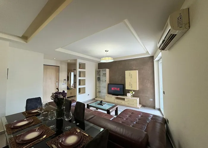 Diem Near Pazari I Ri Тирана